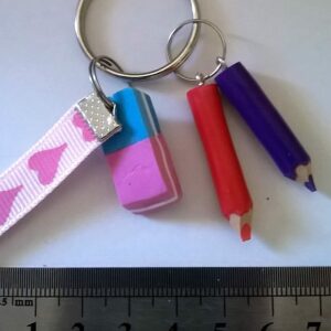 porte clefs crayons et gomme fimo