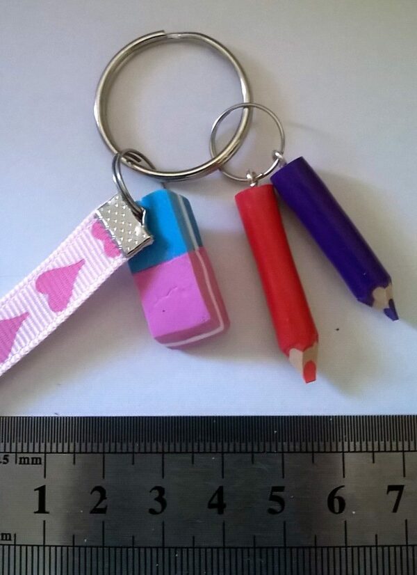 porte clefs crayons et gomme fimo